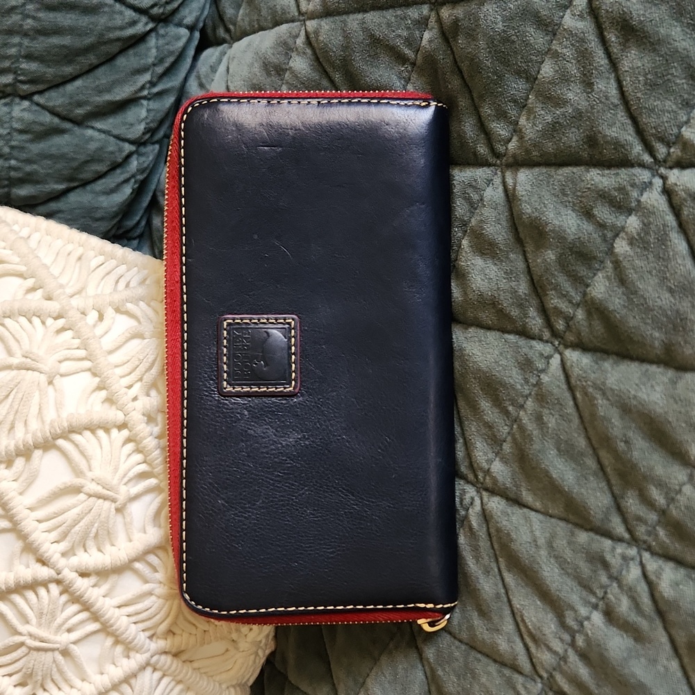 Dooney and bourke florentinearge zip wallet